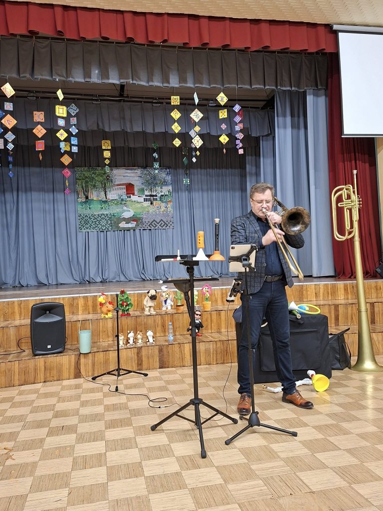 Atraktīvi par tromboniem, ragiem un burkāniem!